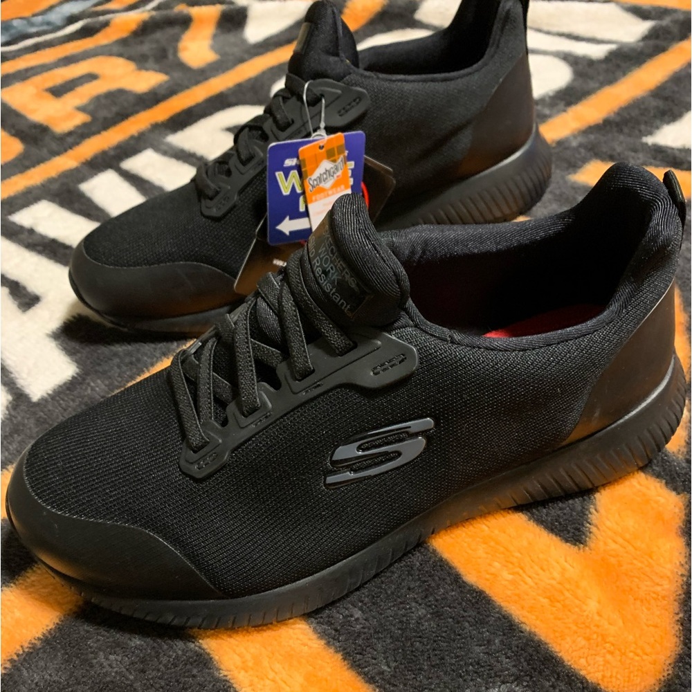 Sketchers. Womens. Black. Size 9. Slip resistant.